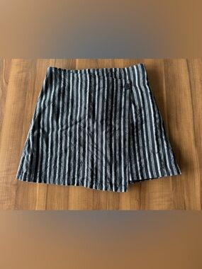 OAK + FORT Black and Gray Striped Linen blend Mini Skirt like new!